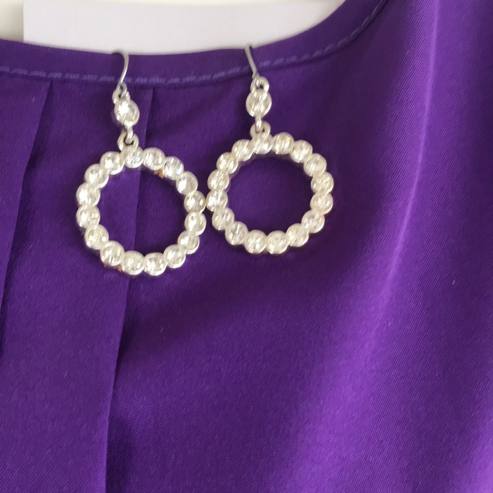 Diamond/Crystal like Costume Jewelry - Picture 3 of 12